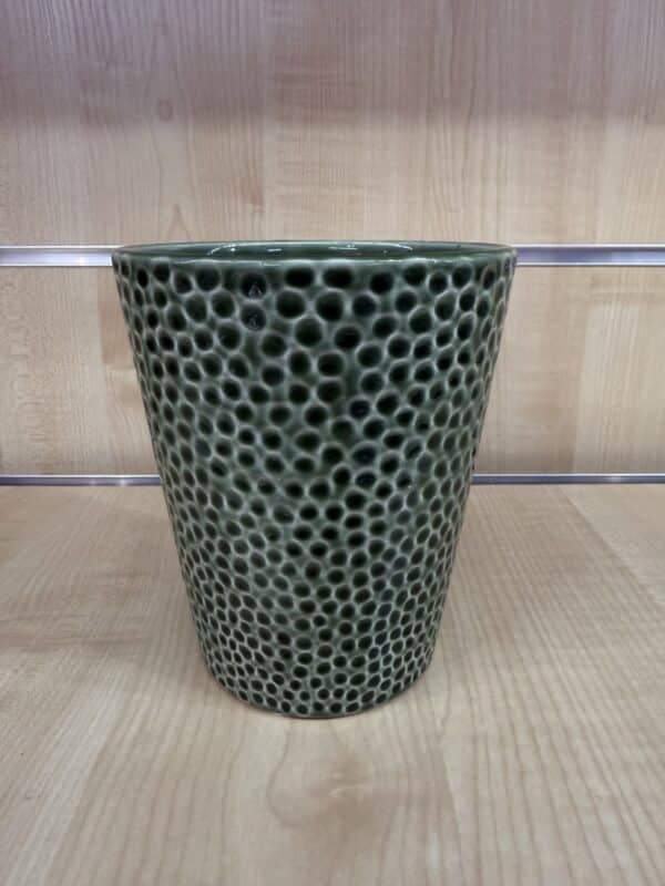 Zielona doniczka ceramiczna – unikalna faktura i elegancja