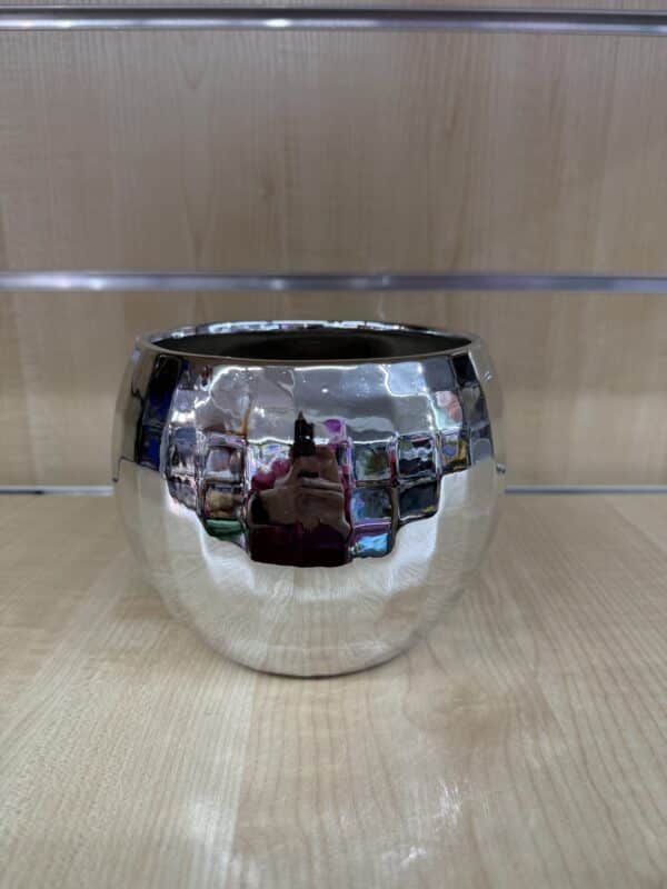 Srebrna doniczka ceramiczna – nowoczesny blask i elegancja