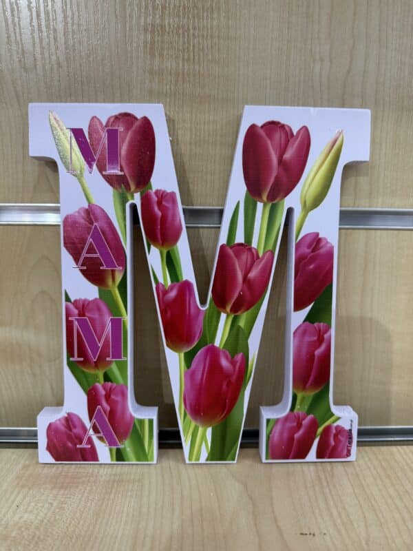 Dekoracyjna litera "MAMA" z tulipanami